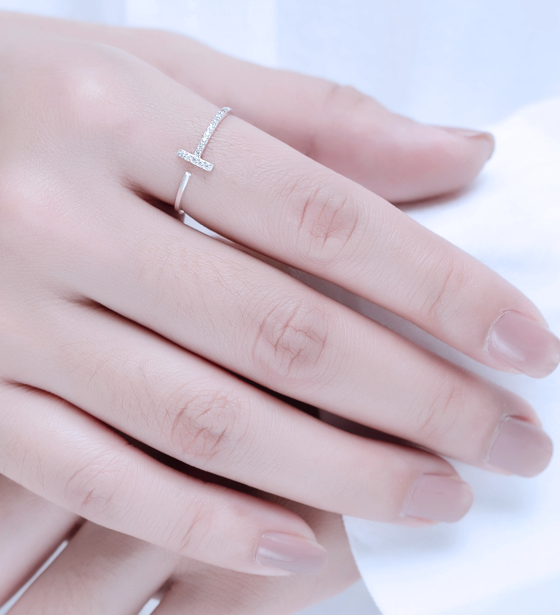 1063-4512 - Wholesale 925 Sterling Silver Bar Adjustable Ring, Decorated with CZ Simulated Diamonds