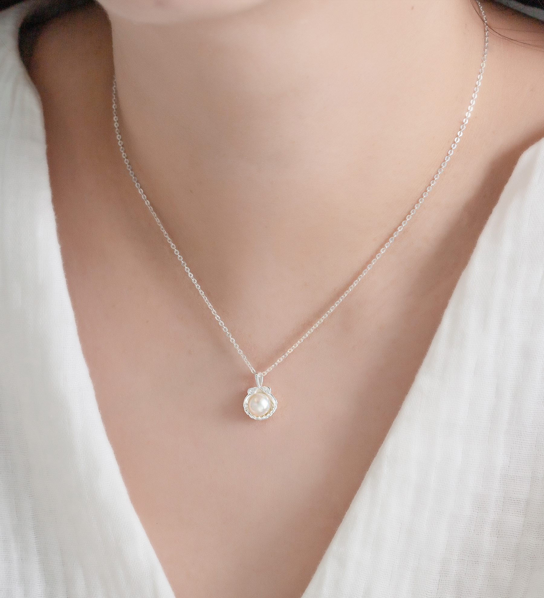 Wholesale 925 Sterling Silver Shell Pendant, Decorated with Freshwater Pearl - SKU #1063-4894
