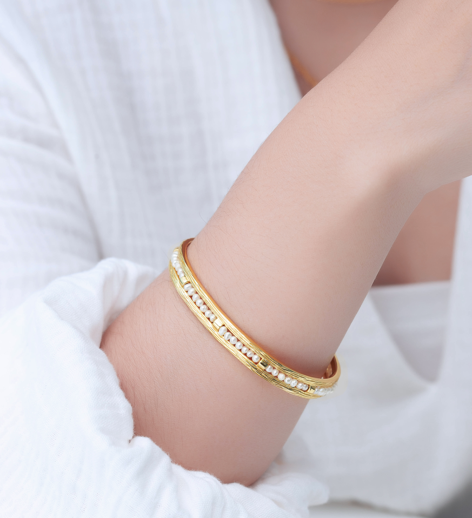 Desire by 7K - Wholesale 925 Sterling Silver Cuff, Beaded with Freshwater Pearls,  Plated with 0.3 Micron 18K Yellow Gold - SKU #2070-114