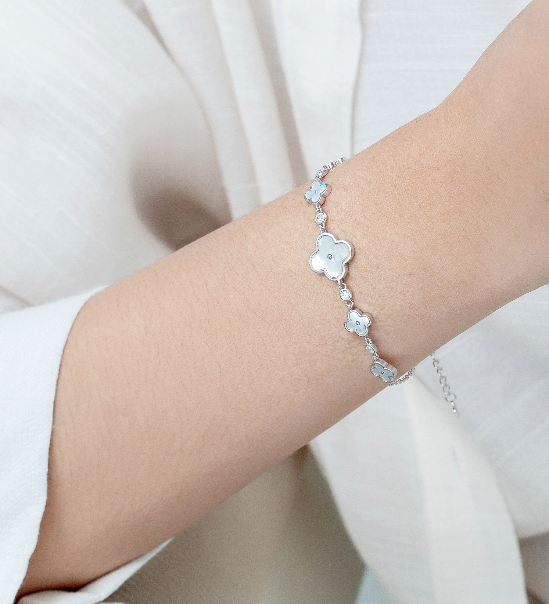 Wholesale 925 Sterling Silver Clover Bracelet, Decorated with Shell and CZ Simulated Diamonds - SKU #789-4911