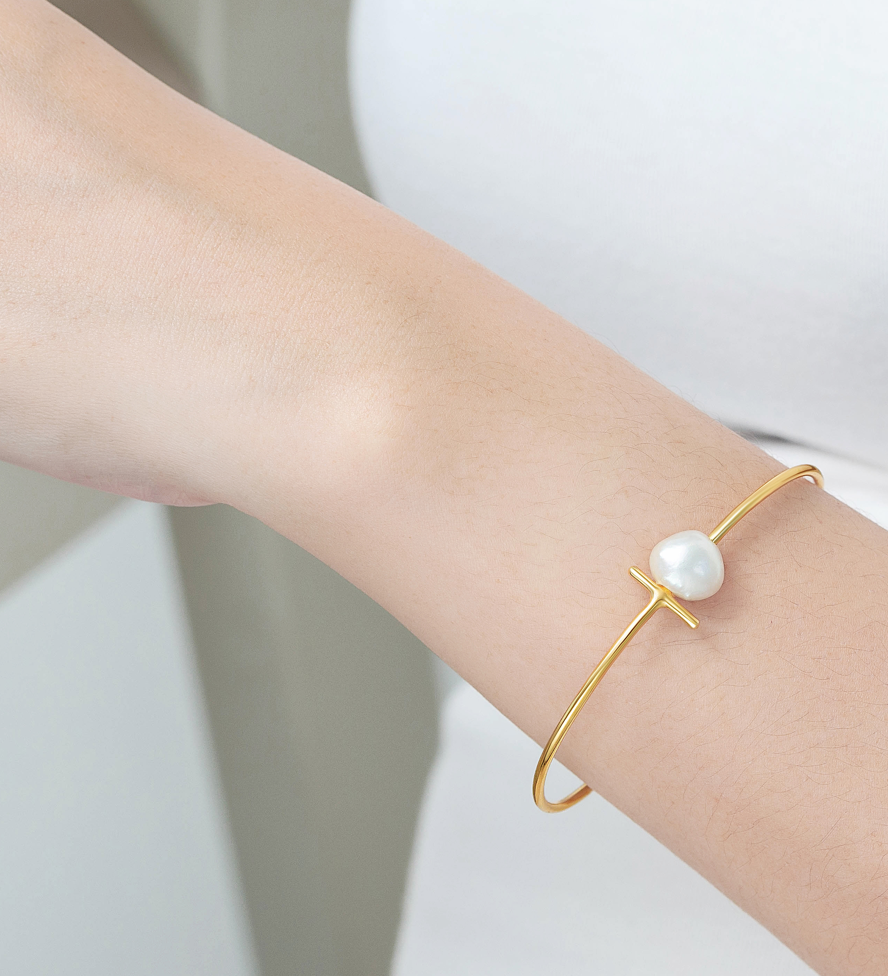 Desire by 7k - Wholesale 925 Sterling Silver Cuff, Decorated with Freshwater Pearl and Plated with 0.3 Micron 18K Yellow Gold  - SKU #2070-582